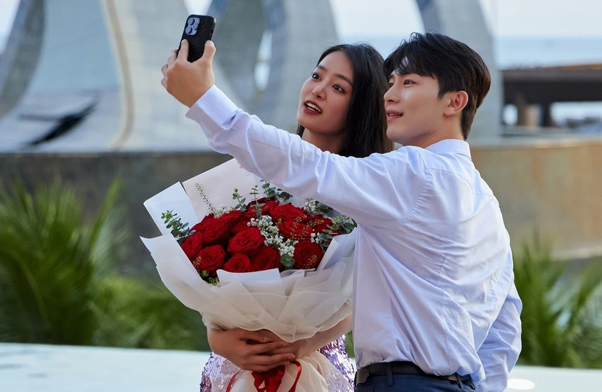 Á hậu Bùi Khánh Linh