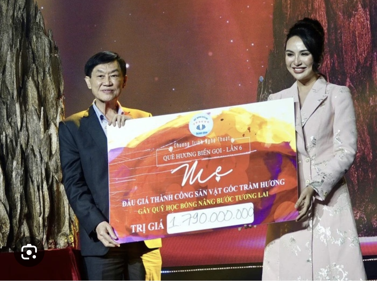 Doanh nhân Johnathan Hạnh Nguyễn 