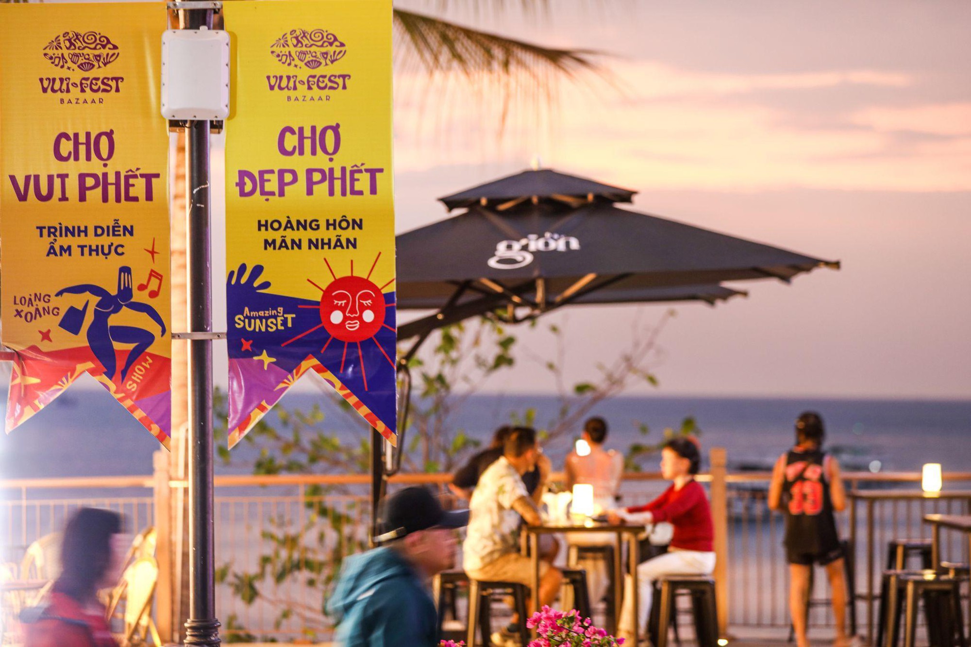 Có một chợ đêm bên biển Vui Phết tụ hợp du khách trong và ngoài nước
