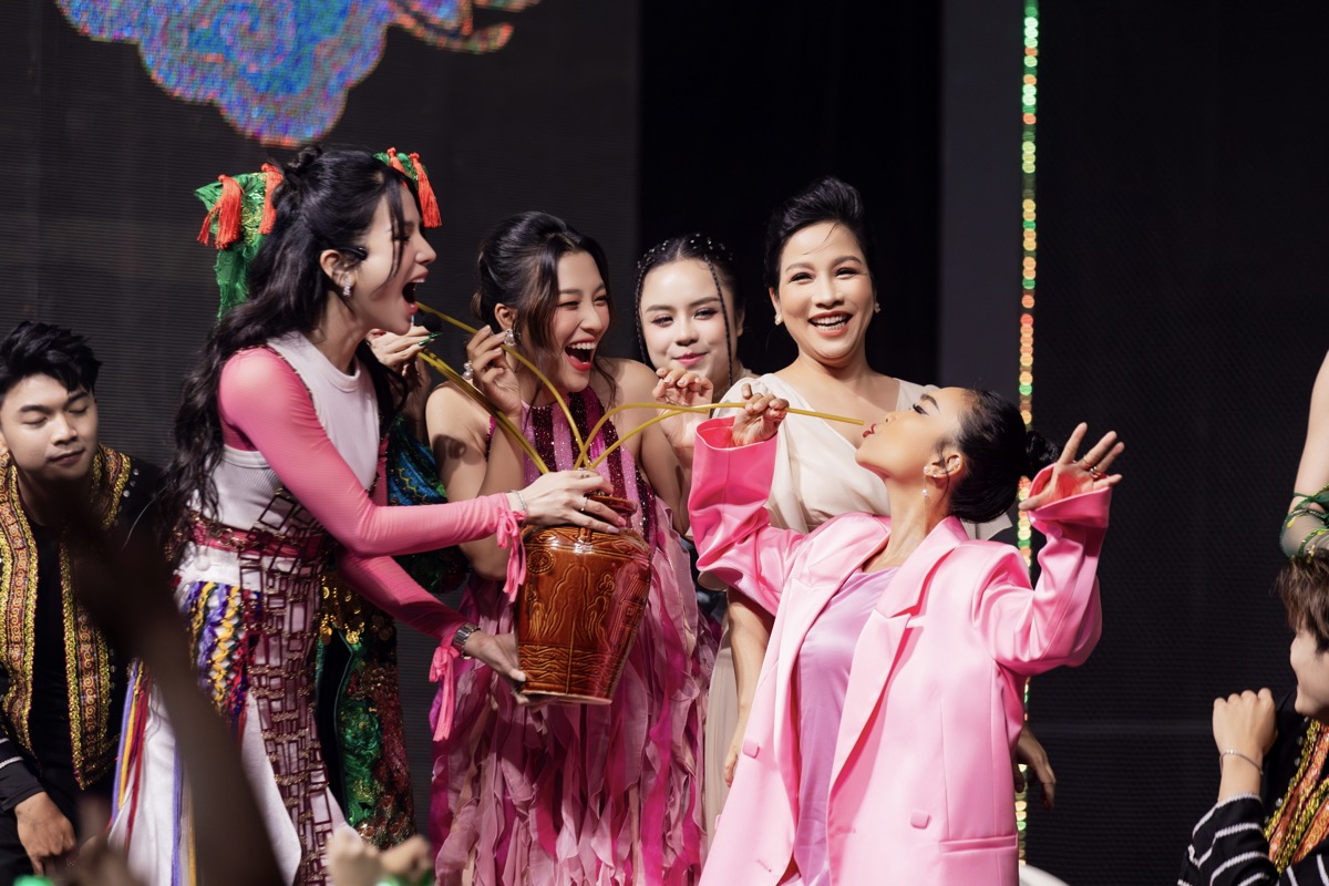 Diệp Lâm Anh Tết Đẹp