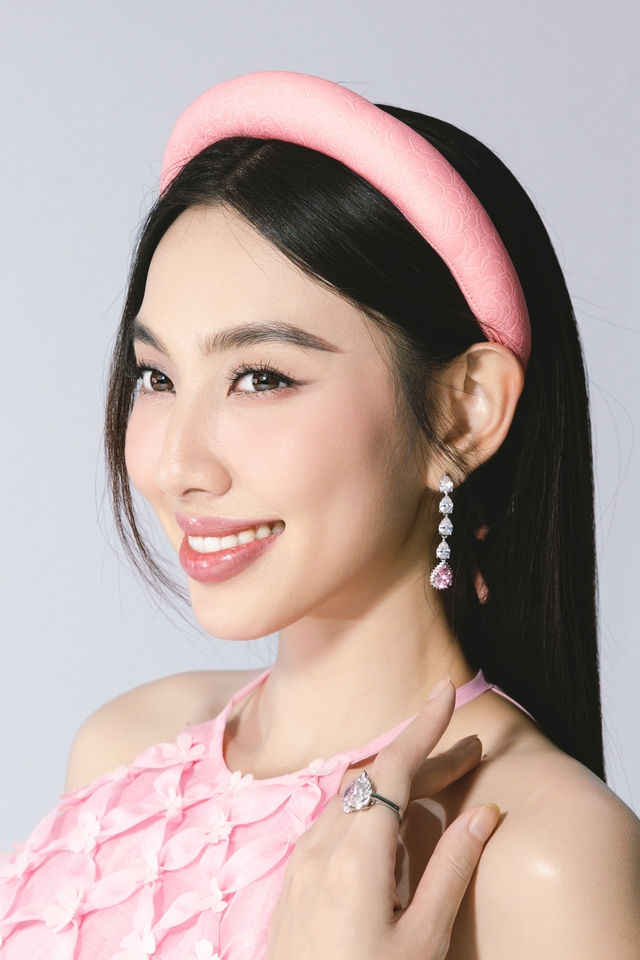 Hoa hậu Thuỳ Tiên: "Gia đình tôi chưa bao giờ đặt câu hỏi về chuyện 