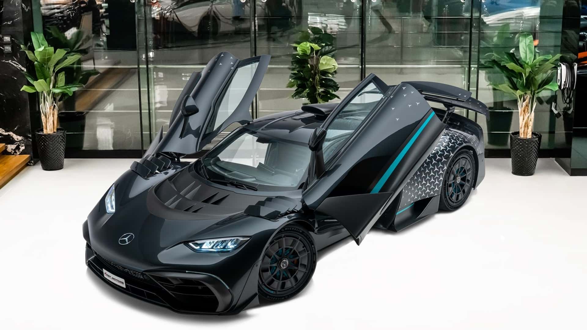 “Siêu phẩm” Mercedes-AMG One đầu tiên lên sàn xe cũ