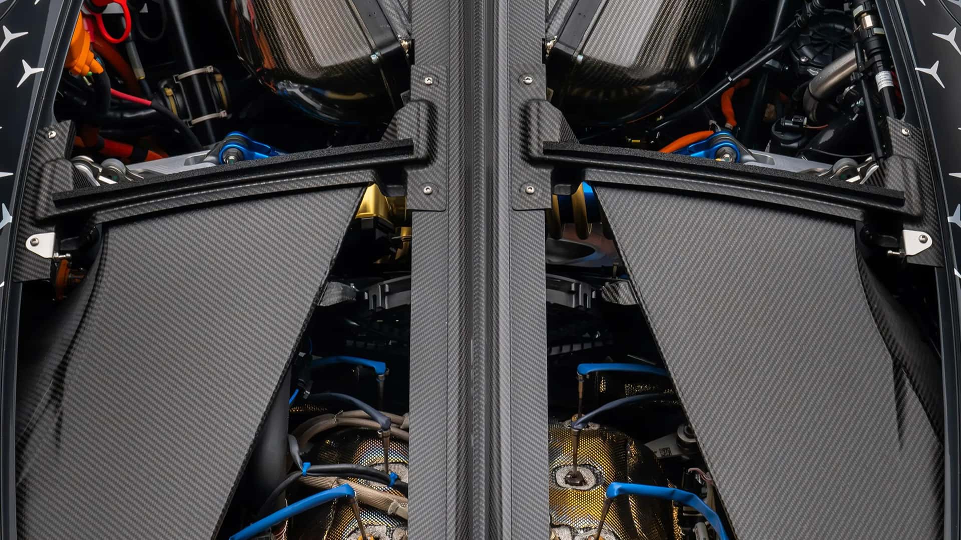 “Siêu phẩm” Mercedes-AMG One đầu tiên lên sàn xe cũ