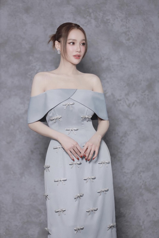 Sao Việt nô nức chọn áo dài Hà Thanh Huy du xuân