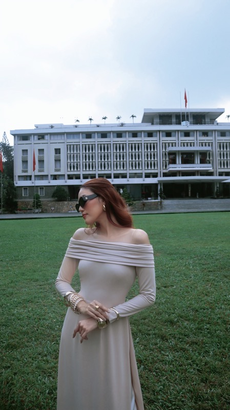 Sao Việt nô nức chọn áo dài Hà Thanh Huy du xuân