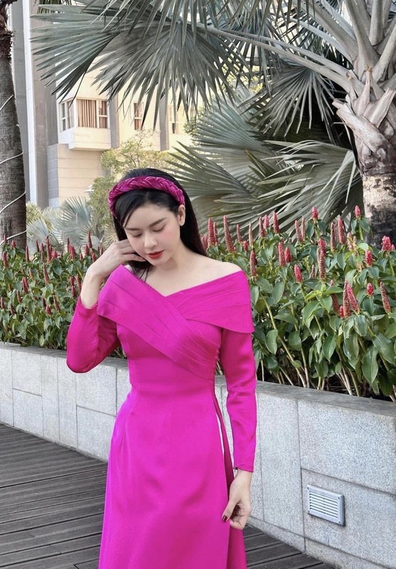 Sao Việt nô nức chọn áo dài Hà Thanh Huy du xuân