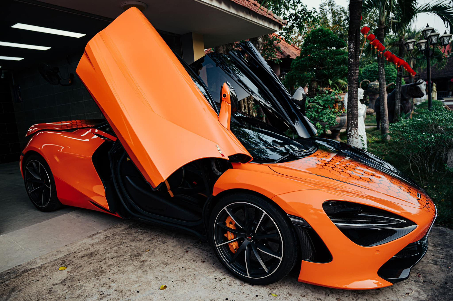 Bán Ferrari 488, đại gia An Giang chi tiếp hơn 30 tỷ mua về bộ ba siêu xe