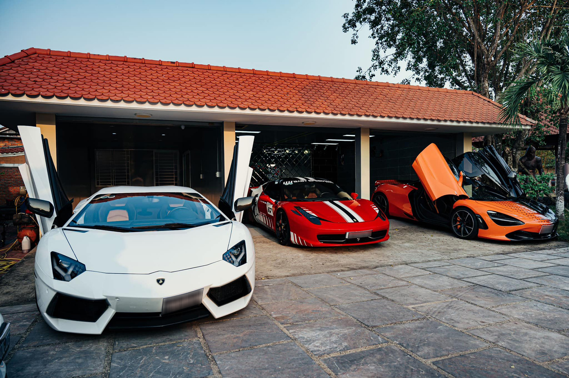Bán Ferrari 488, đại gia An Giang chi tiếp hơn 30 tỷ mua về bộ ba siêu xe