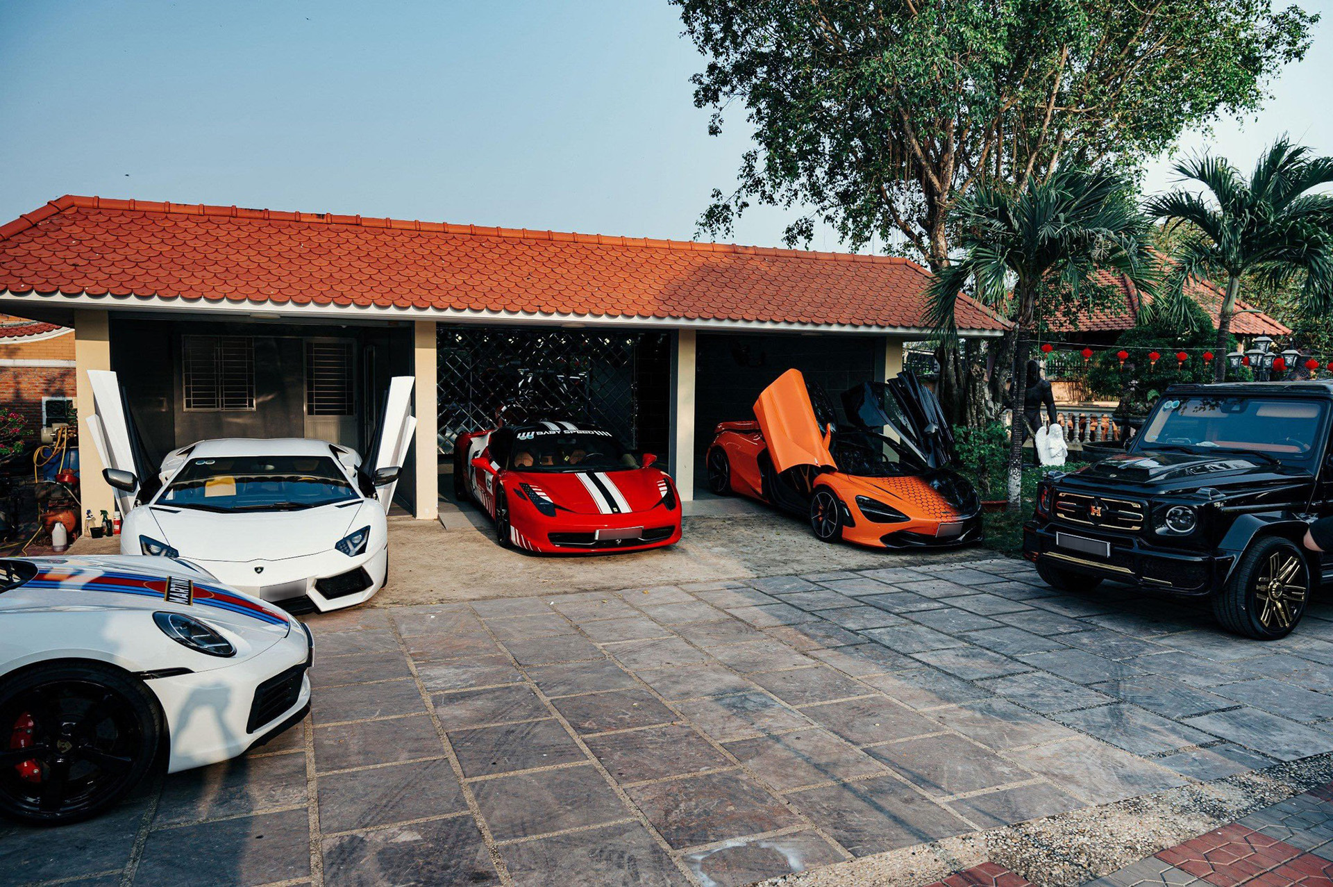 Bán Ferrari 488, đại gia An Giang chi tiếp hơn 30 tỷ mua về bộ ba siêu xe