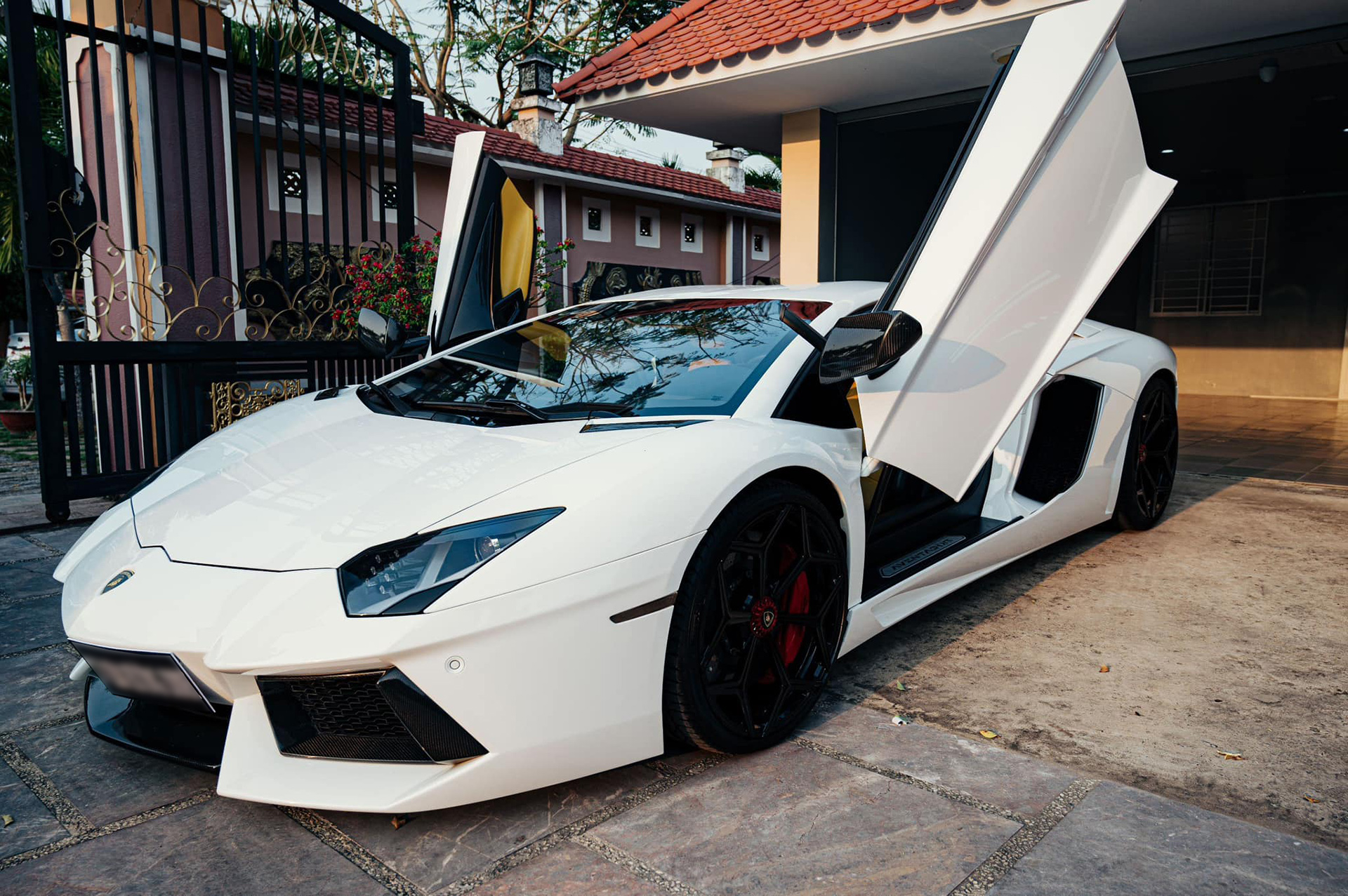 Bán Ferrari 488, đại gia An Giang chi tiếp hơn 30 tỷ mua về bộ ba siêu xe