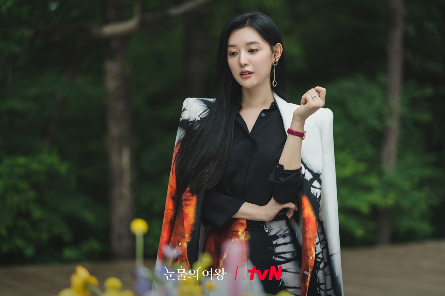 Kim Ji Won gây sốc với tủ đồ tiền tỷ trong phim Queen of Tears