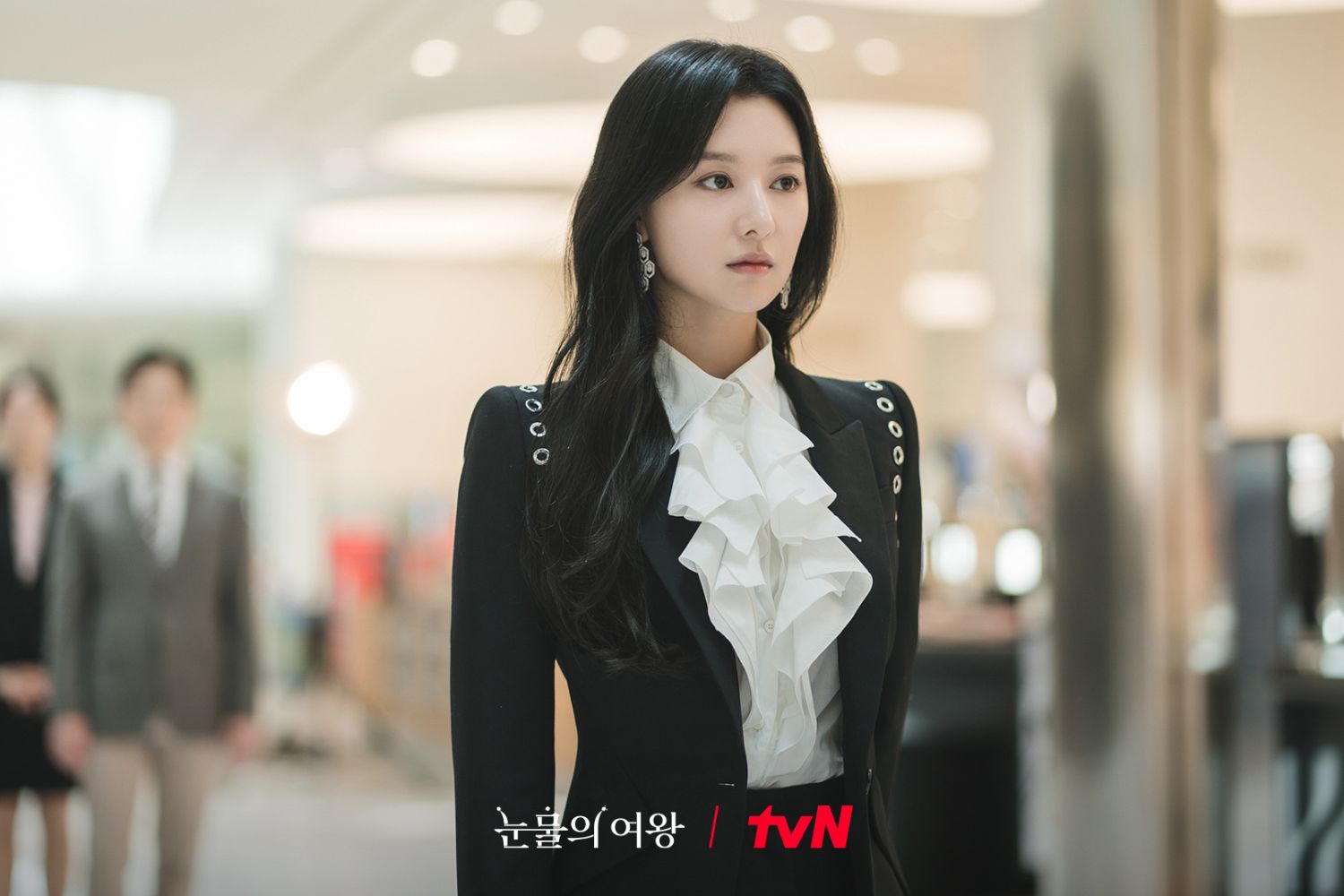 Kim Ji Won gây sốc với tủ đồ tiền tỷ trong phim Queen of Tears
