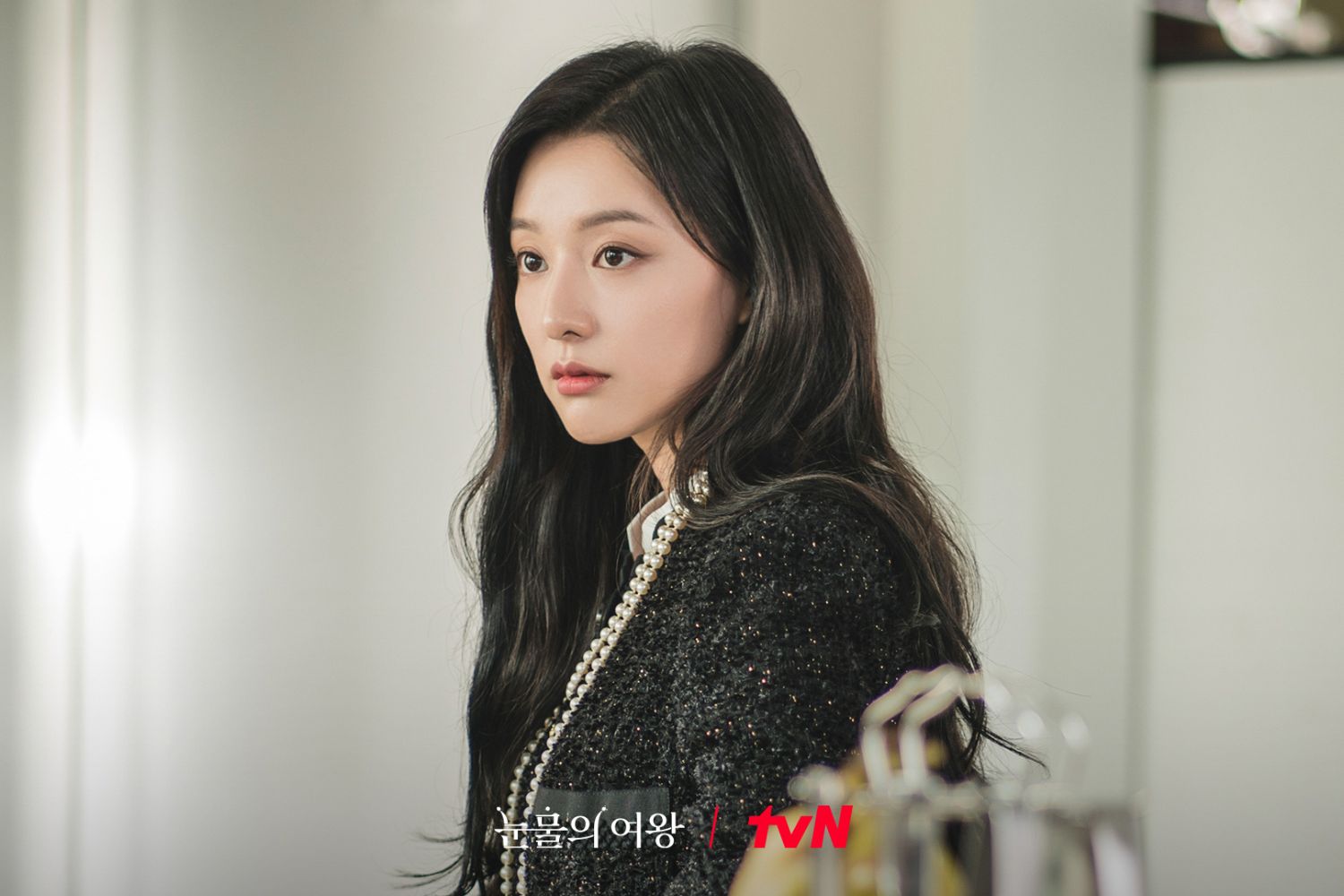 Kim Ji Won gây sốc với tủ đồ tiền tỷ trong phim Queen of Tears