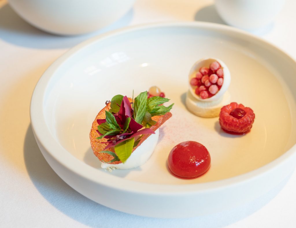 Tín đồ ẩm thực không thể bỏ qua những nhà hàng đạt 3 sao Michelin tại Thụy Sĩ