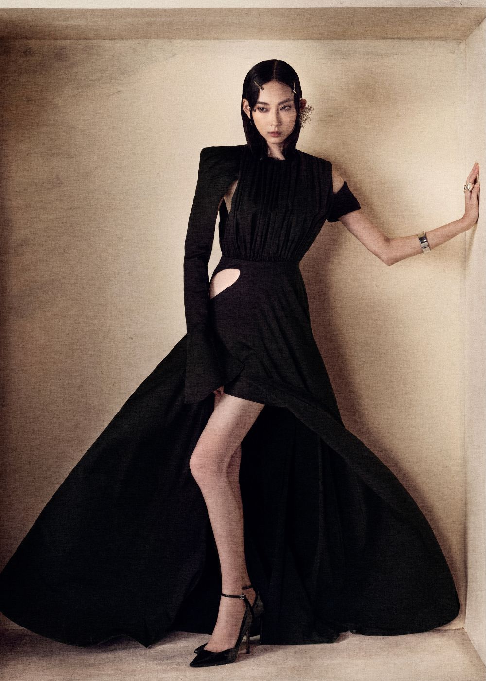 Phan Đăng Hoàng trở lại Milan Fashion Week với cảm hứng tranh lụa từ danh họa Lê Thị Lựu