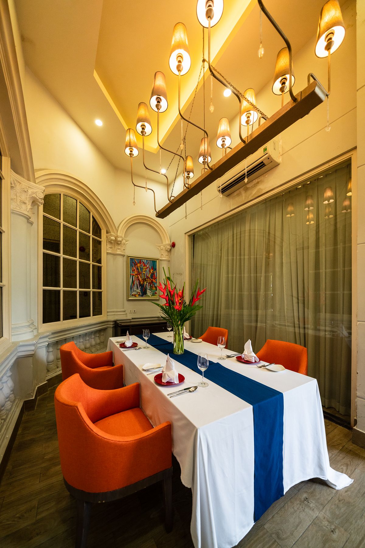 Trải nghiệm ẩm thực thân mật tại The Parlor at Villa Song