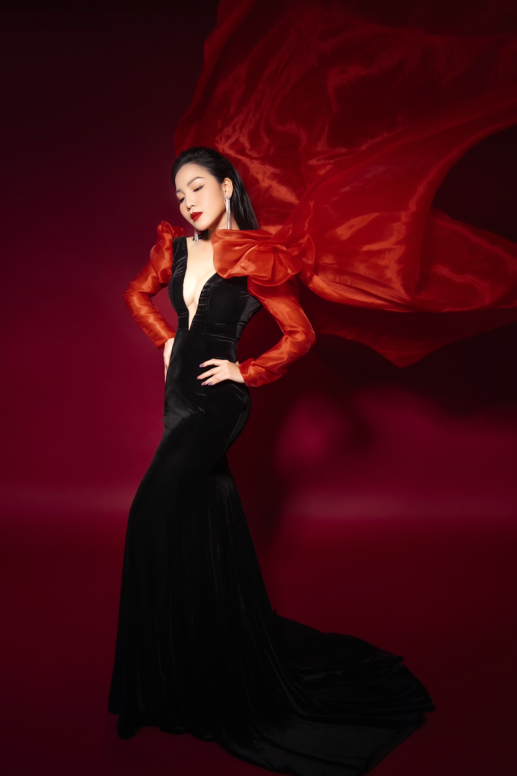 Lâm Hùng cực tình tứ trong "MV Đêm cô đơn"