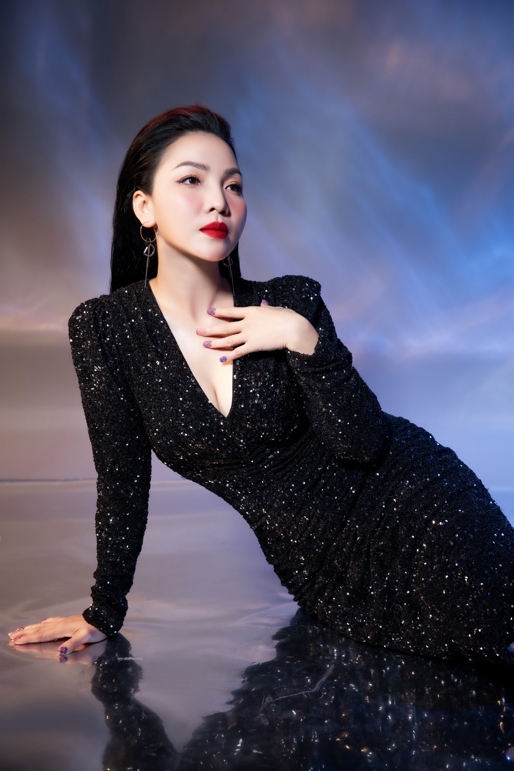 Lâm Hùng cực tình tứ trong "MV Đêm cô đơn"