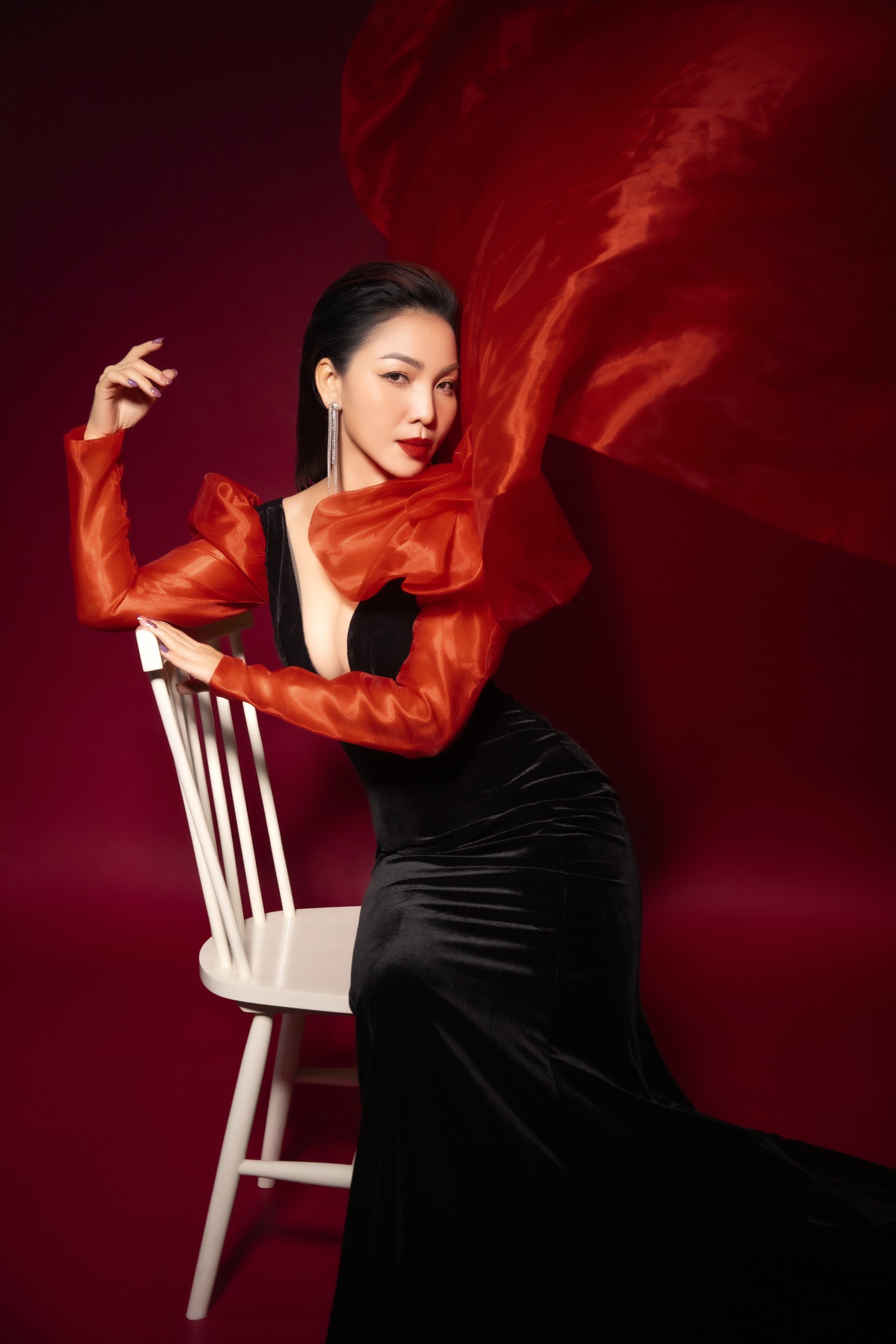 Lâm Hùng cực tình tứ trong "MV Đêm cô đơn"