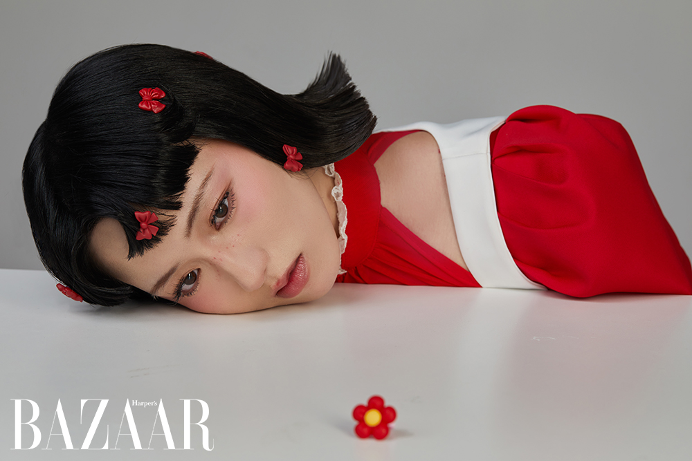 M Tú phát hành album Chơi Trò Yêu gồm 8 ca khúc do cô sáng tác