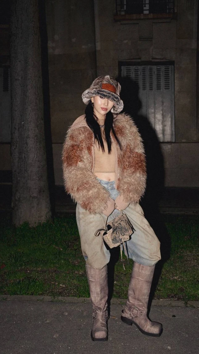 Quỳnh Anh Shyn và Call Me Duy tất bật ở Paris Fashion Week