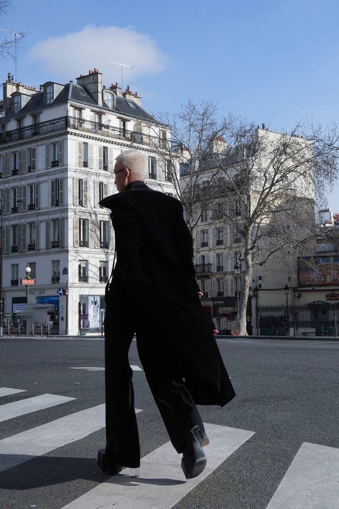 Quỳnh Anh Shyn và Call Me Duy tất bật ở Paris Fashion Week