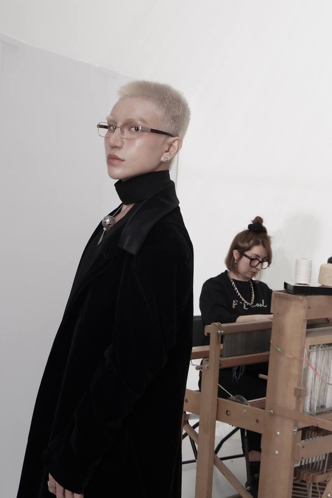 Quỳnh Anh Shyn và Call Me Duy tất bật ở Paris Fashion Week