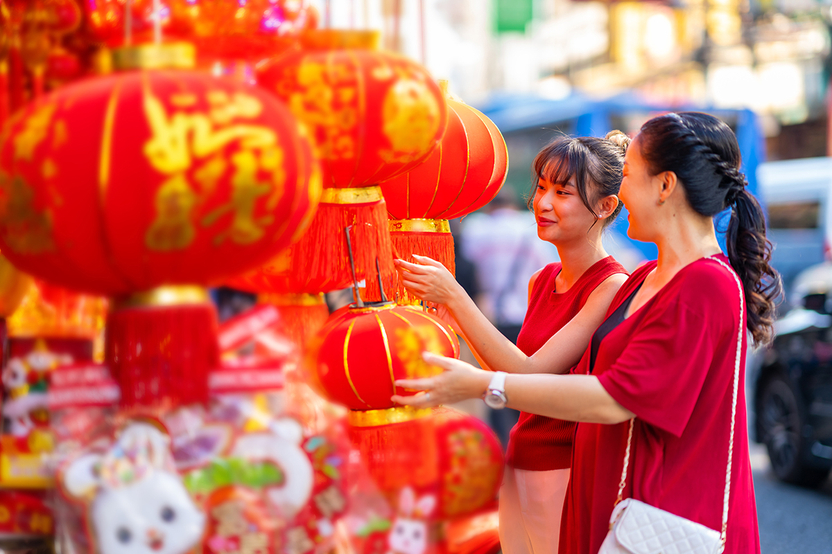 Những sắc màu rực rỡ đón Tết khai xuân