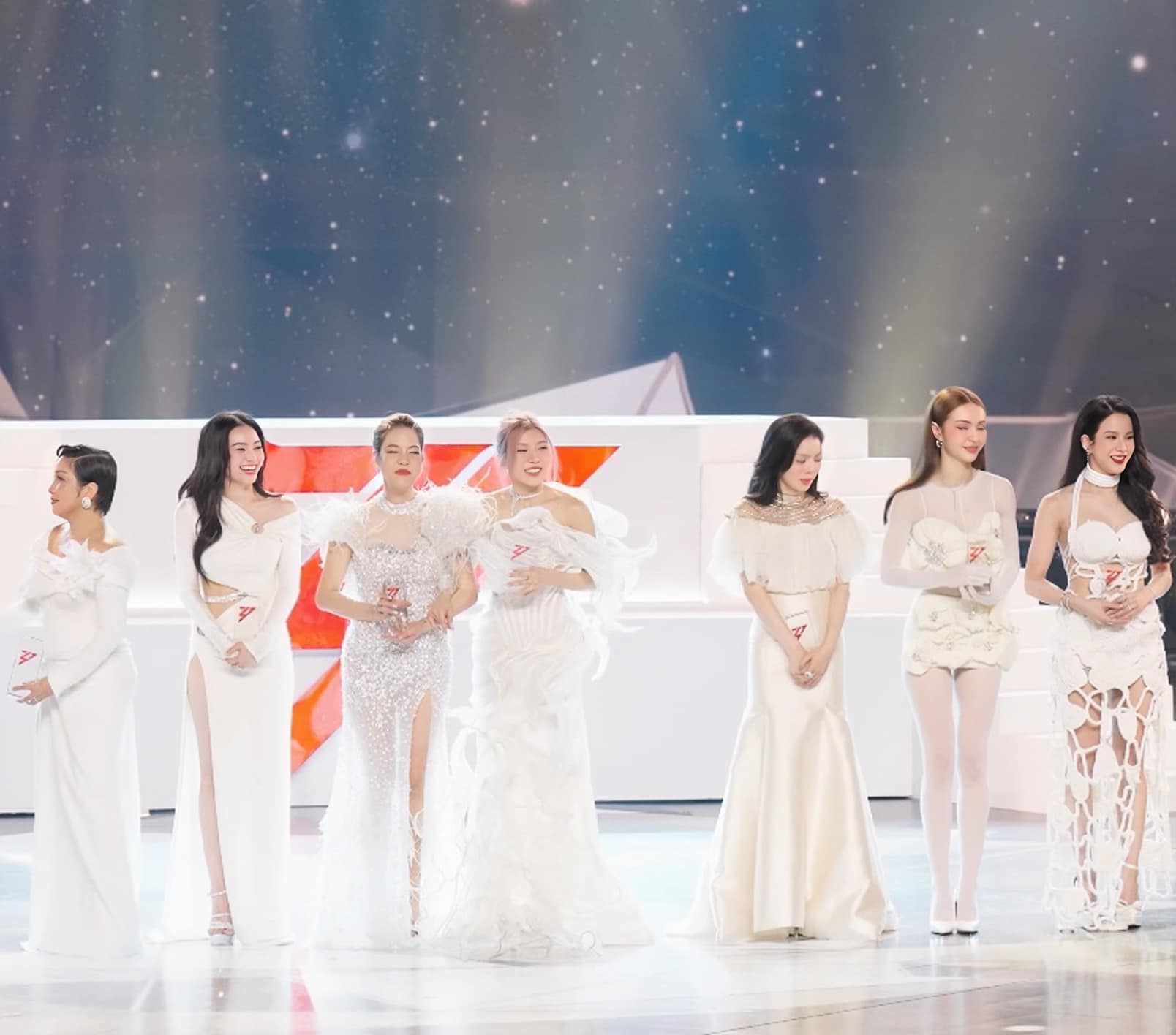 Toàn cảnh drama "Chị đẹp": Lệ Quyên đạp gió, MLee rẽ sóng!-1707045797792459502998.jpg