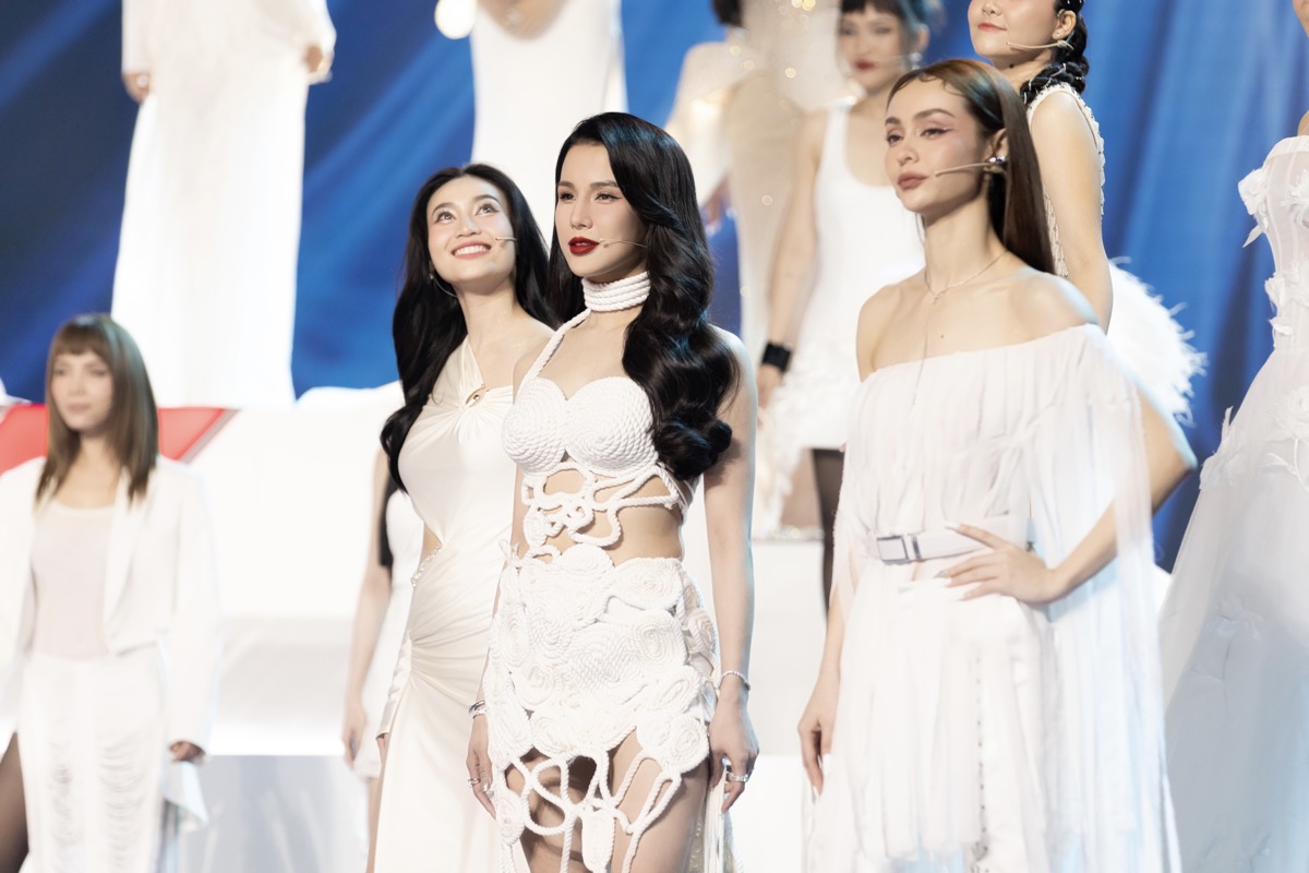 Diệp Lâm Anh hoá cô gái Dao đỏ đẹp nhất