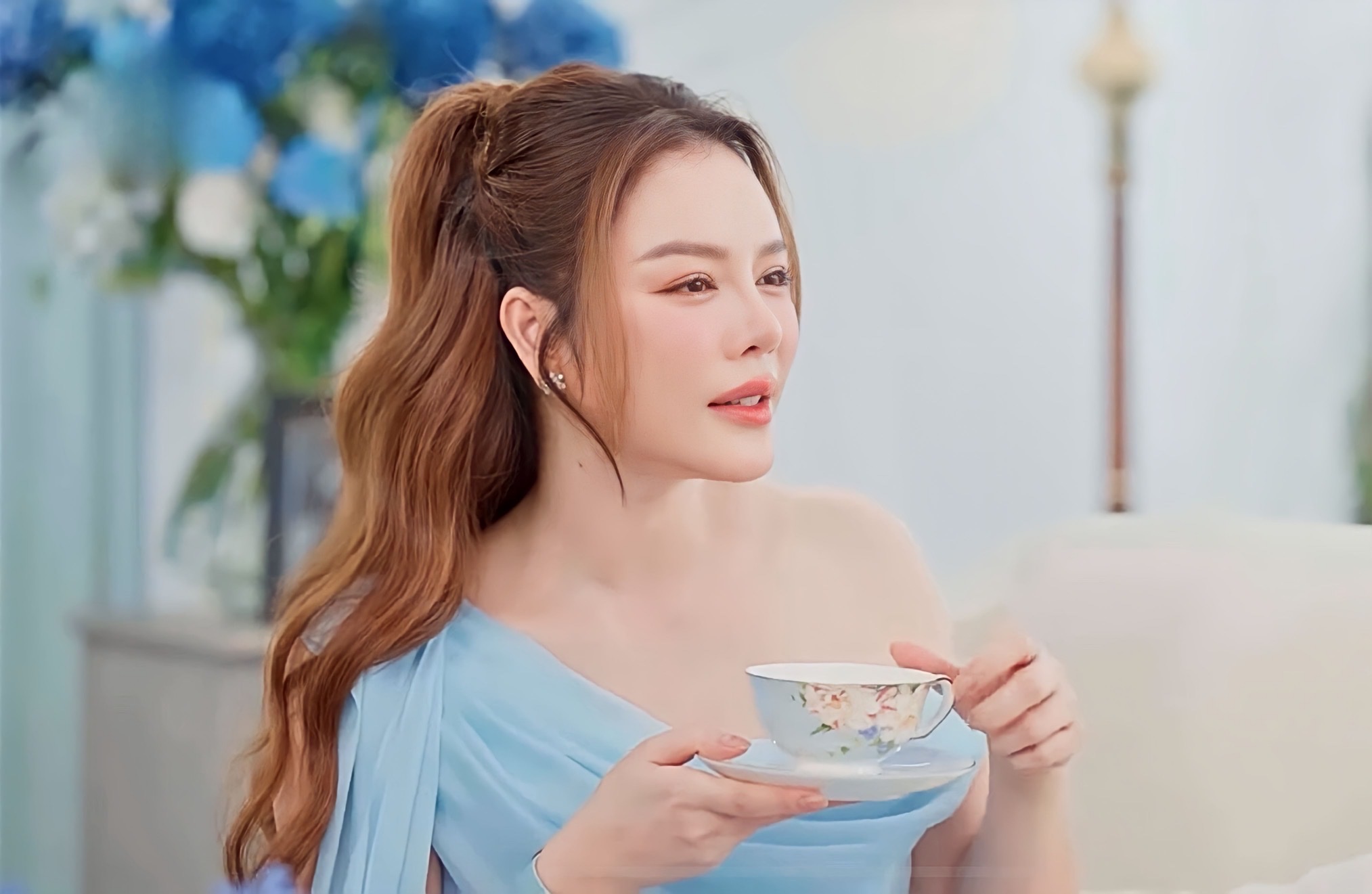Ở biệt thự dát vàng, Lý Nhã Kỳ đầu tư bữa trà chiều đẳng cấp đến đâu ?
