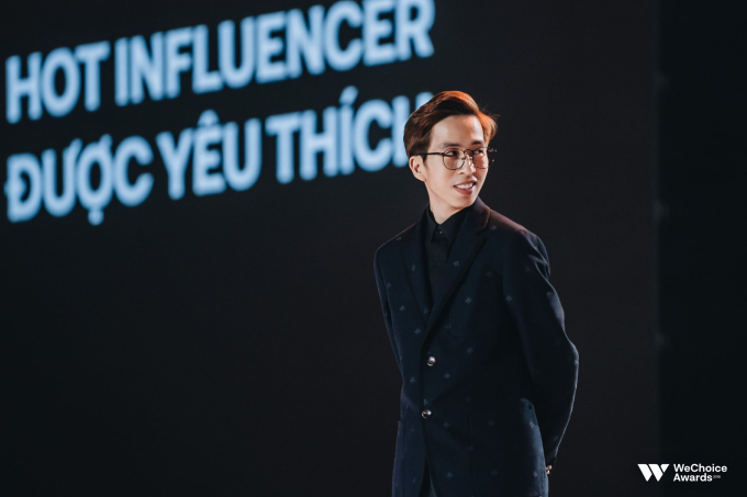 Nhìn lại những lần kinh doanh của Tứ Hoàng streamer