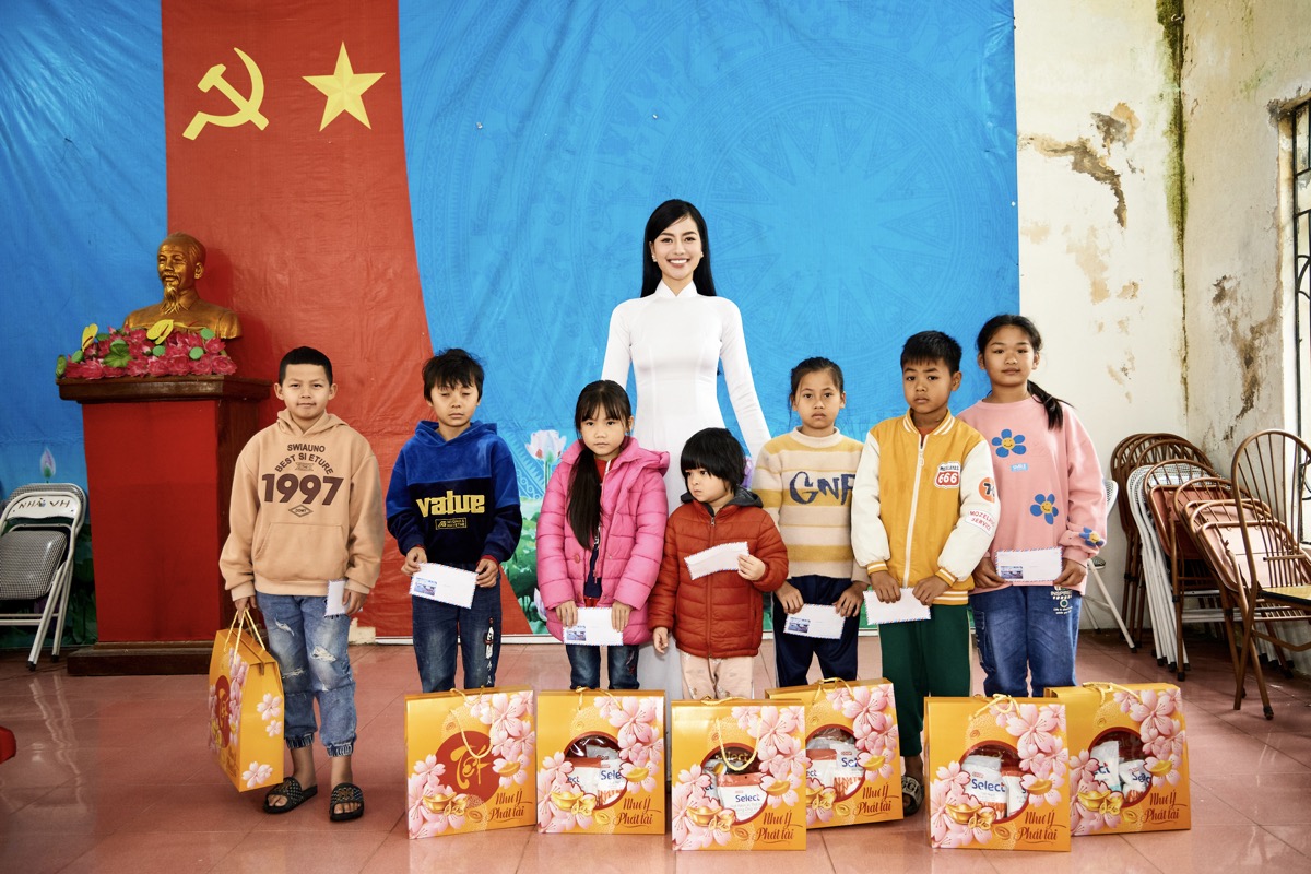 Hoàng Nhung Tân Á hậu