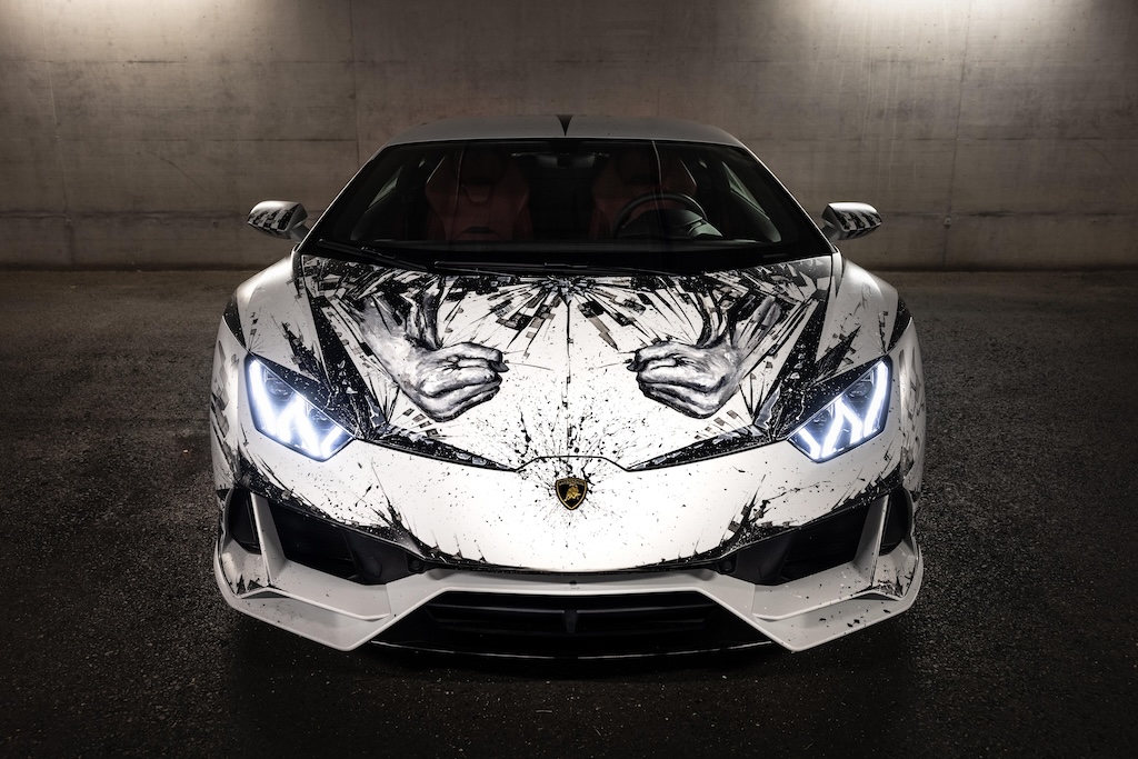 Sở hữu cặp đôi Ducati Streetfighter V4 Lamborghini - Huracan EVO chưa đủ, đại gia còn phải thuê hoạ sĩ nổi tiếng vẽ tranh lên!