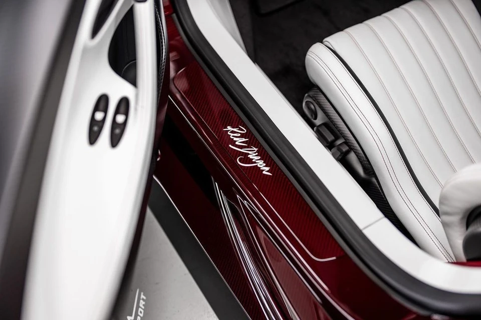 Bugatti bàn giao Chiron Super Sport lấy chủ đề năm Rồng cho một khách hàng tại Singapore