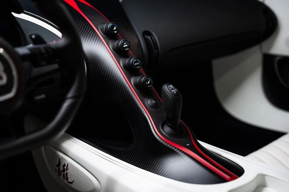 Bugatti bàn giao Chiron Super Sport Red Dragon lấy chủ đề năm Rồng