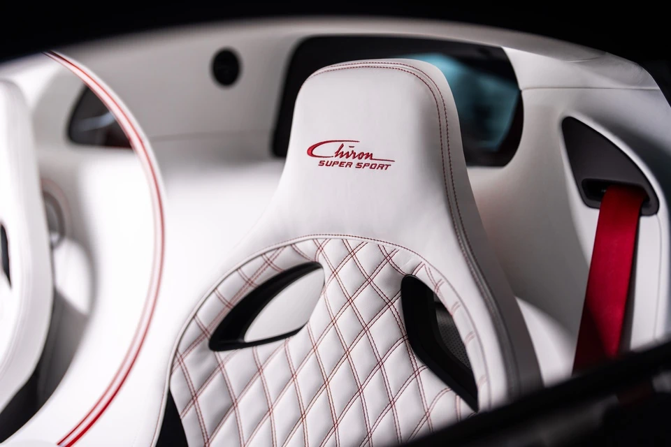 Bugatti bàn giao Chiron Super Sport lấy chủ đề năm Rồng cho một khách hàng tại Singapore