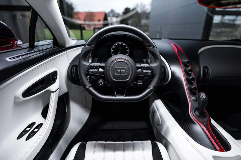 Bugatti bàn giao Chiron Super Sport lấy chủ đề năm Rồng cho một khách hàng tại Singapore
