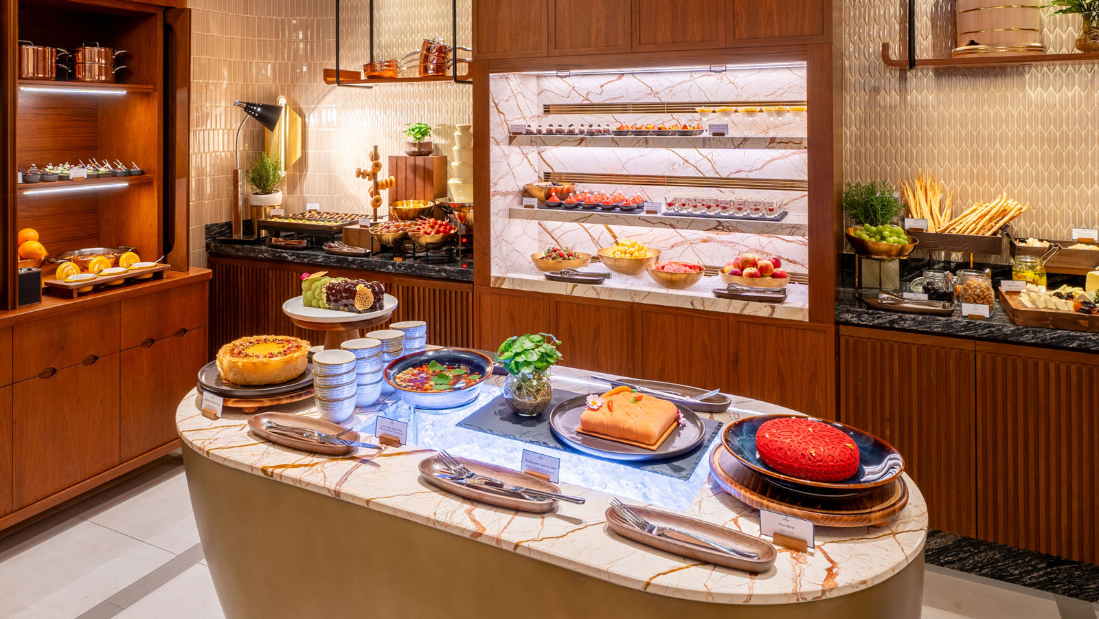 The Strand tại Hilton Saigon đón khách với buffet hải sản thịnh soạn
