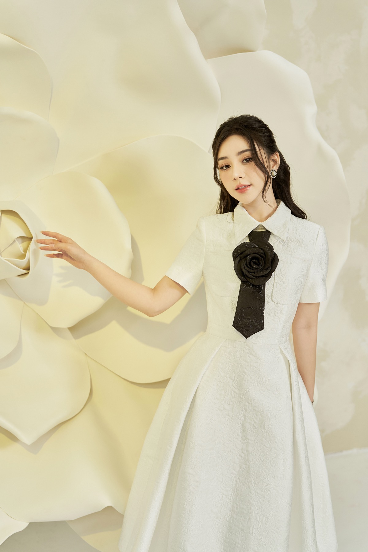Diễn viên Quỳnh Kool thanh lịch và ngọt ngào với váy của SIXDO