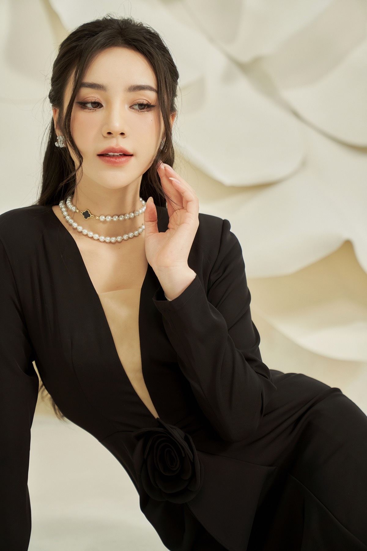 Diễn viên Quỳnh Kool thanh lịch và ngọt ngào với váy của SIXDO