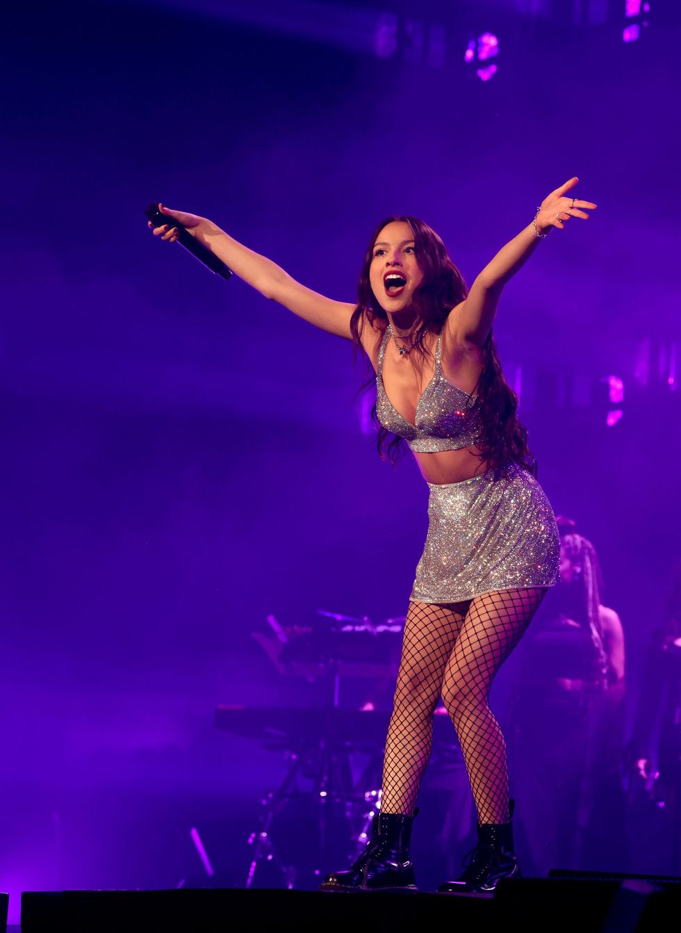 Trang phục biểu diễn bùng nổ của Olivia Rodrigo tại "GUTS Tour"
