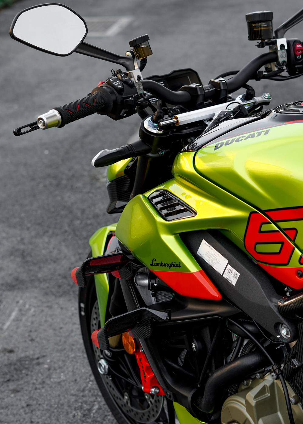 Ducati Streetfighter V4 Lamborghini - mô tô giá hơn 2 tỉ đồng về tay ba khách hàng Việt Nam