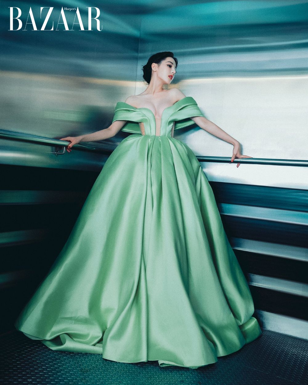 Địch Lệ Nhiệt Ba liên tục diện haute couture trong năm 2024