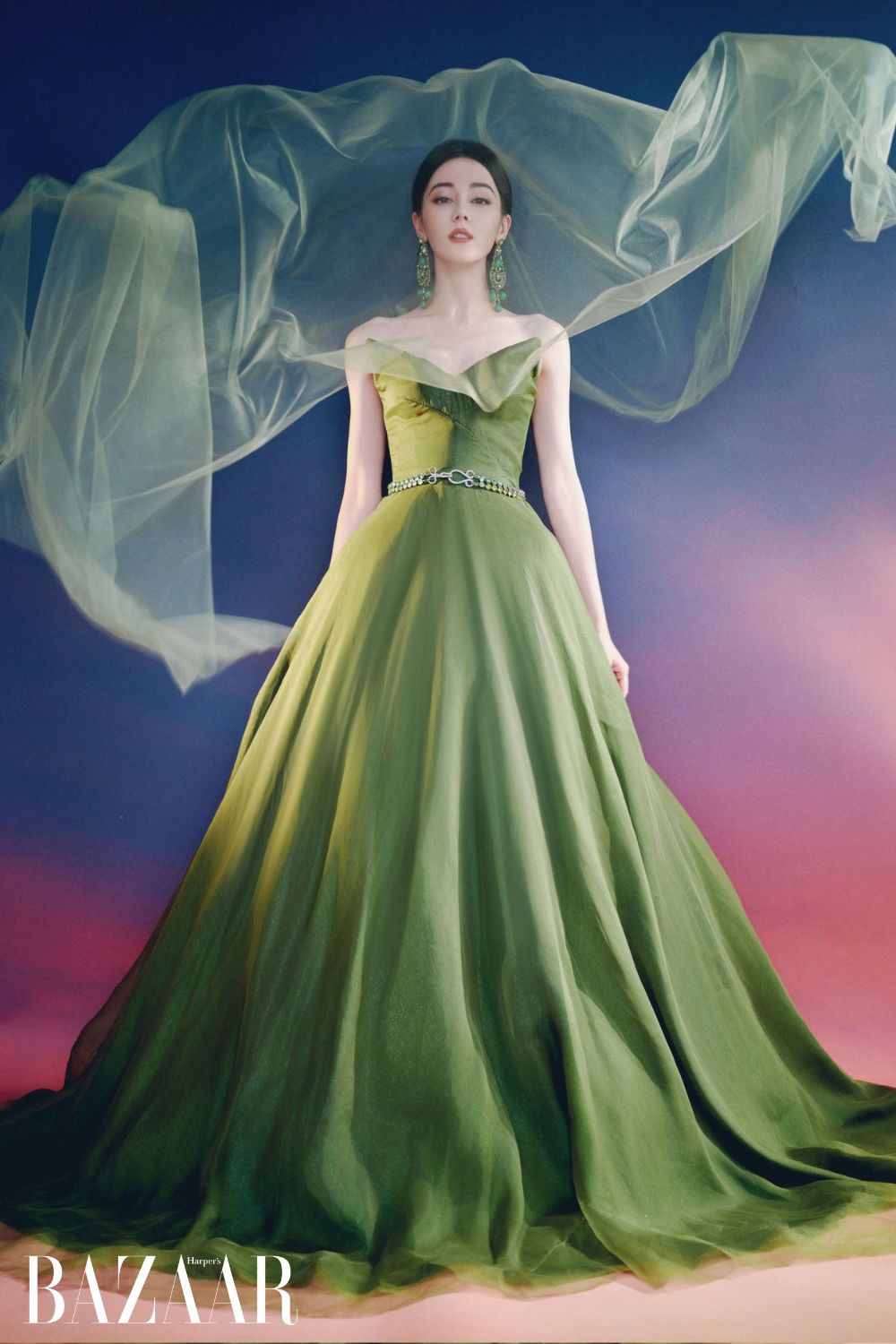 Địch Lệ Nhiệt Ba liên tục diện haute couture trong năm 2024
