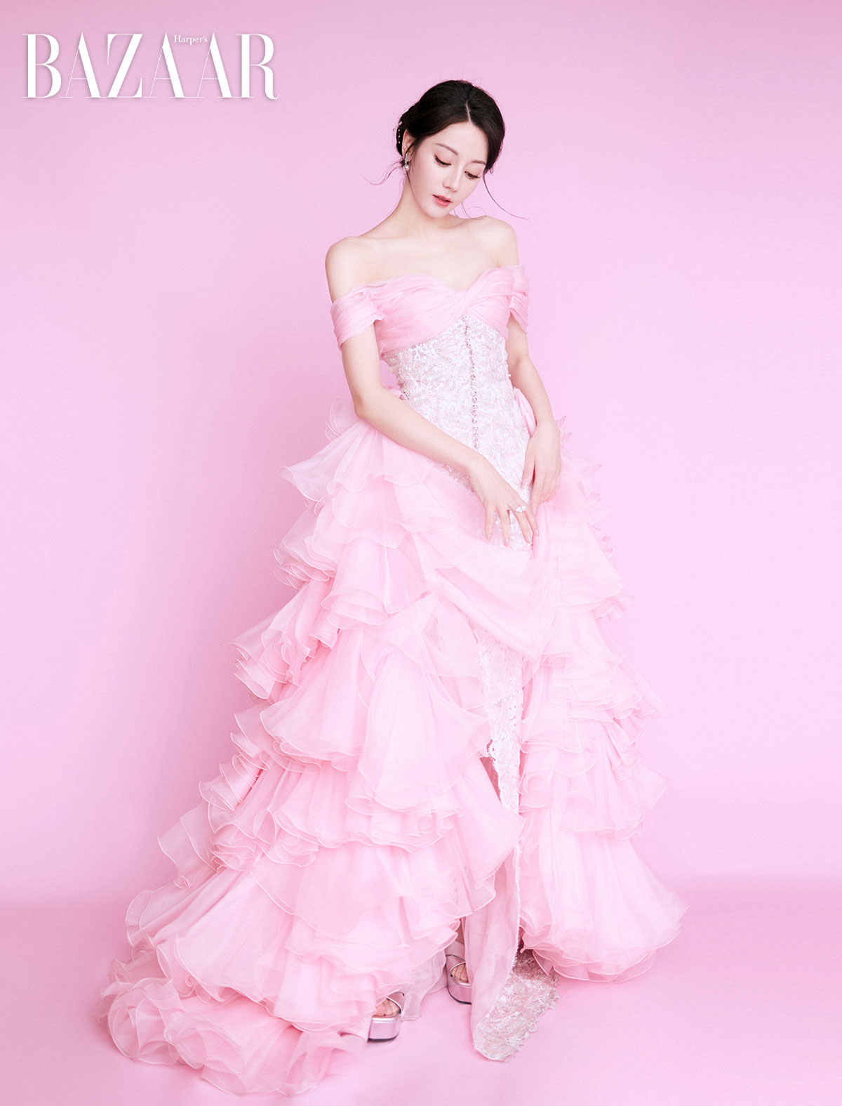 Địch Lệ Nhiệt Ba liên tục diện haute couture trong năm 2024