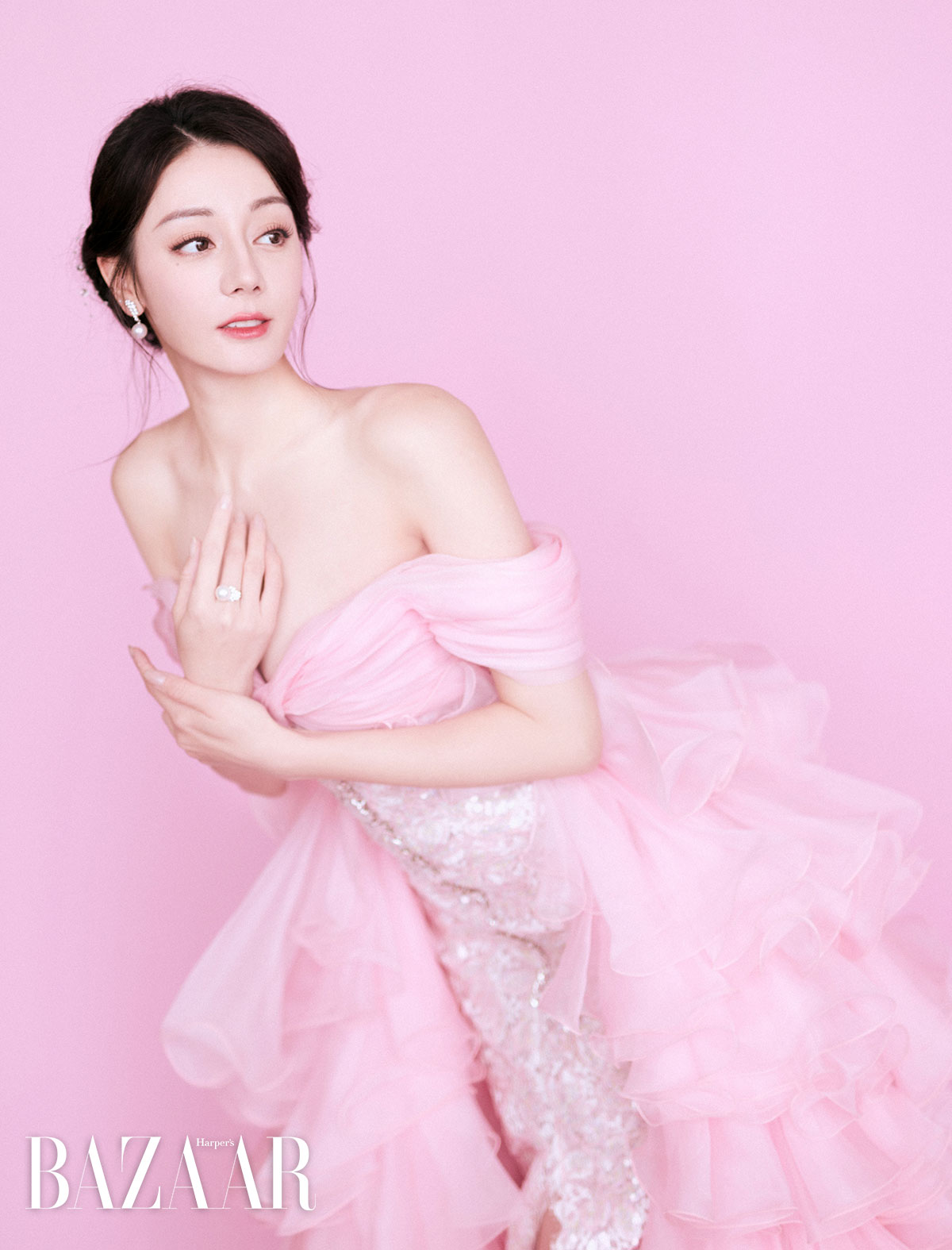 Địch Lệ Nhiệt Ba liên tục diện haute couture trong năm 2024