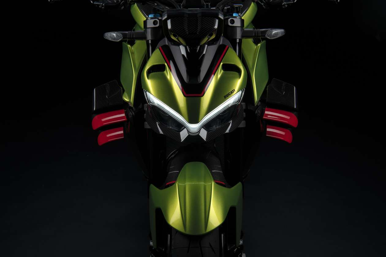 Ducati Streetfighter V4 Lamborghini - mô tô giá hơn 2 tỉ đồng về tay ba khách hàng Việt Nam