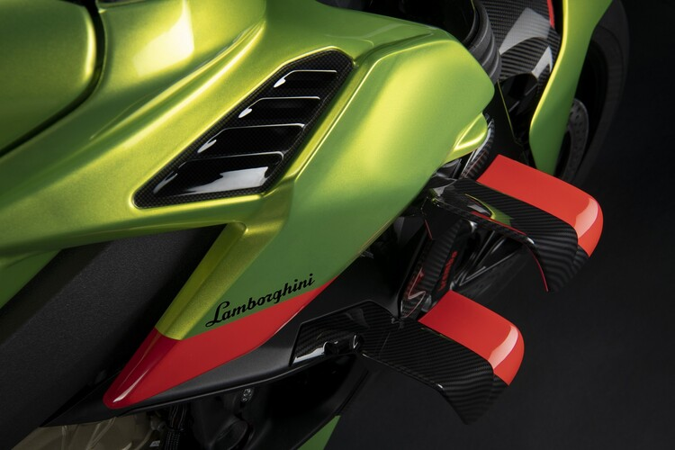 Ducati Streetfighter V4 Lamborghini - mô tô giá hơn 2 tỉ đồng về tay ba khách hàng Việt Nam