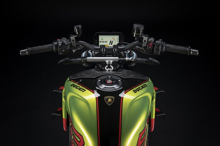 Ducati Streetfighter V4 Lamborghini - mô tô giá hơn 2 tỉ đồng về tay ba khách hàng Việt Nam